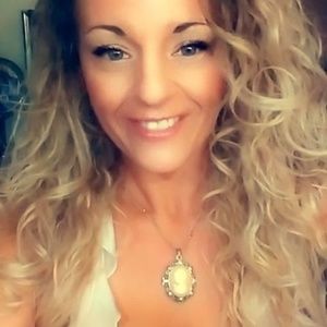 Meet your Posher, Ella